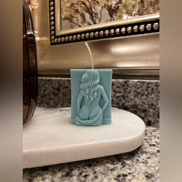 Female boudoir candle - White Eucalyptus - Picture 2 of 4